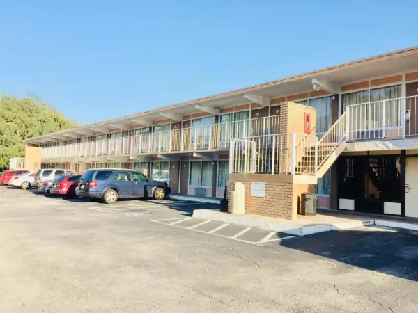 Masters Inn Main image