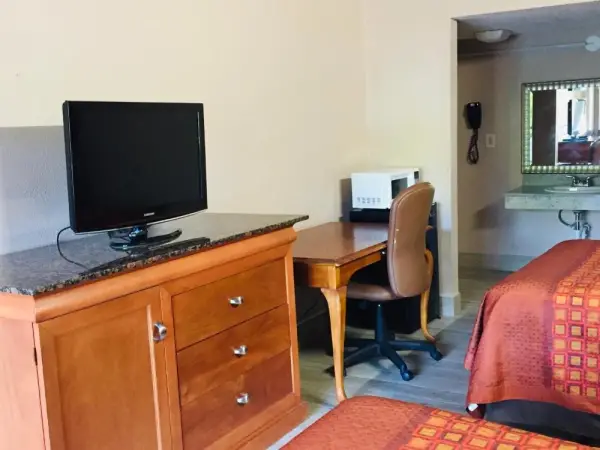 Masters Inn 9